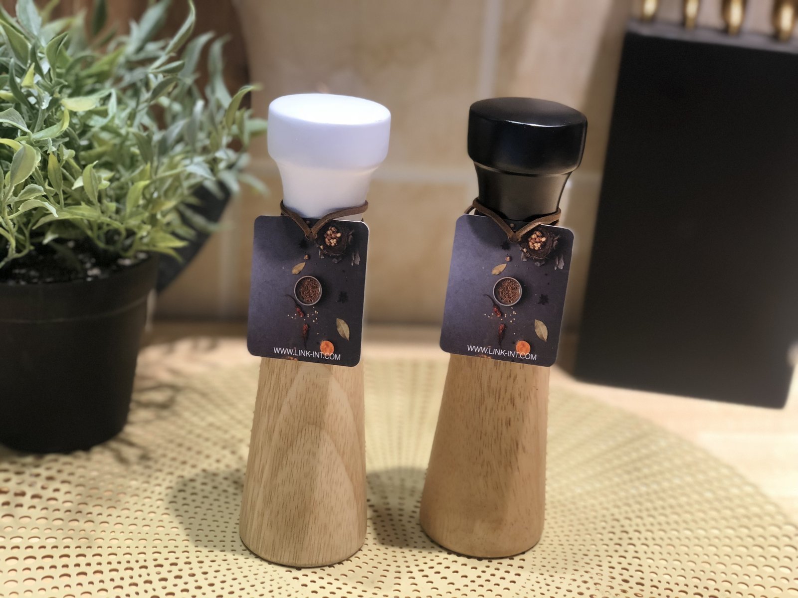 Pepper mill rubber wood
