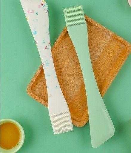 Dual-purpose scraper oil brush